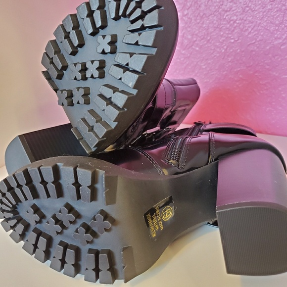 Brand New Fashion Nova Boots - Picture 3 of 3